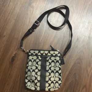 Like New- Coach Zipper Crossbody Bag
